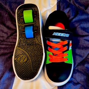 Heely’s size 12 boys